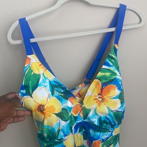 Ocean Dream Floral Swimsuit Top 26W - Picture 2 of 8
